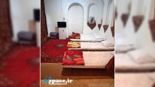 نمای داخلی اتاق بهار نارنج اقامتگاه بوم گردی عمارت قاجاریه - شیراز